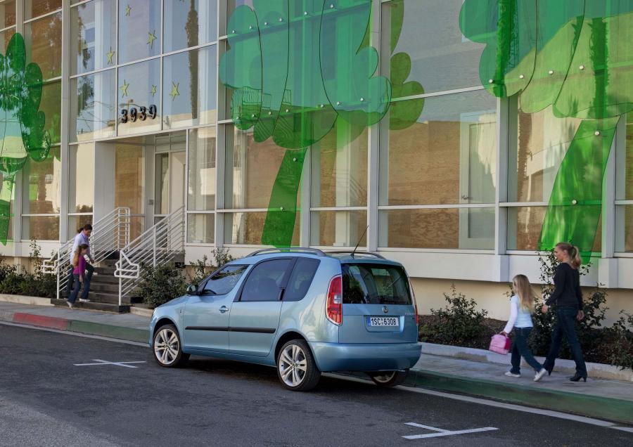  Skoda Roomster 2010 года  (фото 37 из 46)